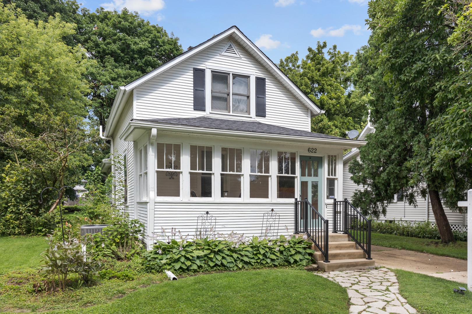 Photo 1 of 22 of 622 Illinois Street house