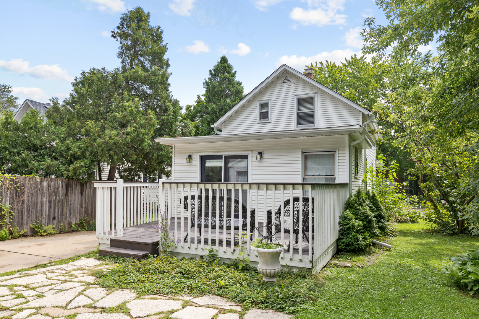 Photo 18 of 22 of 622 Illinois Street house