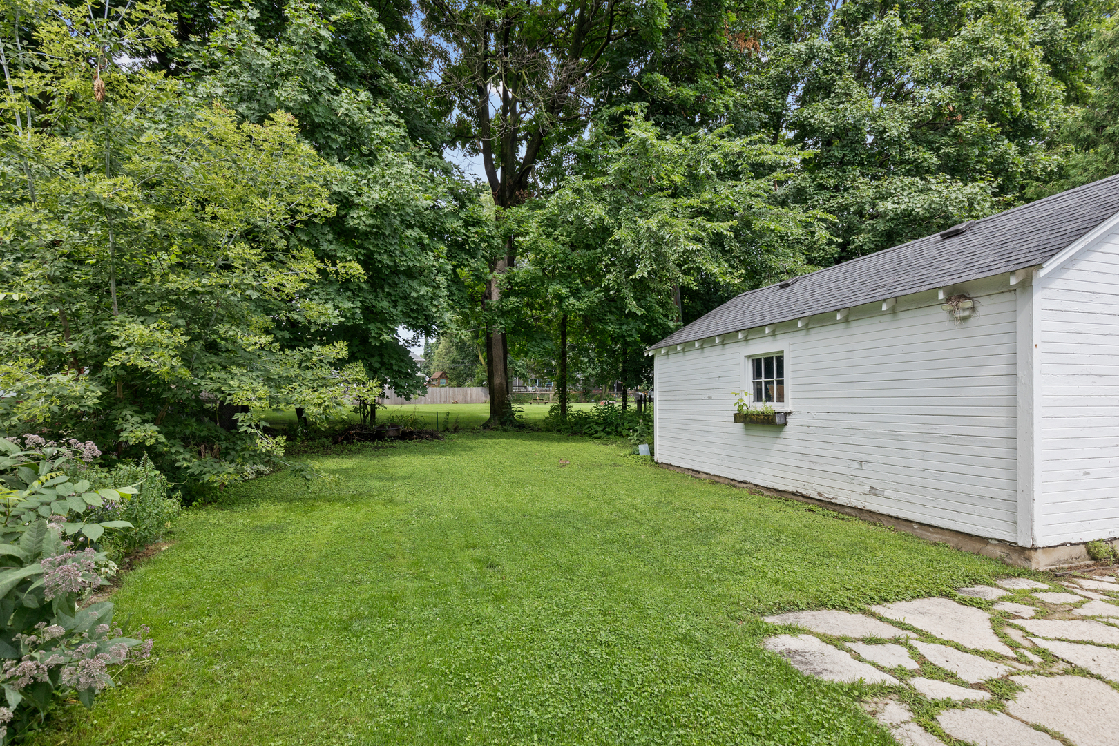 Photo 20 of 22 of 622 Illinois Street house