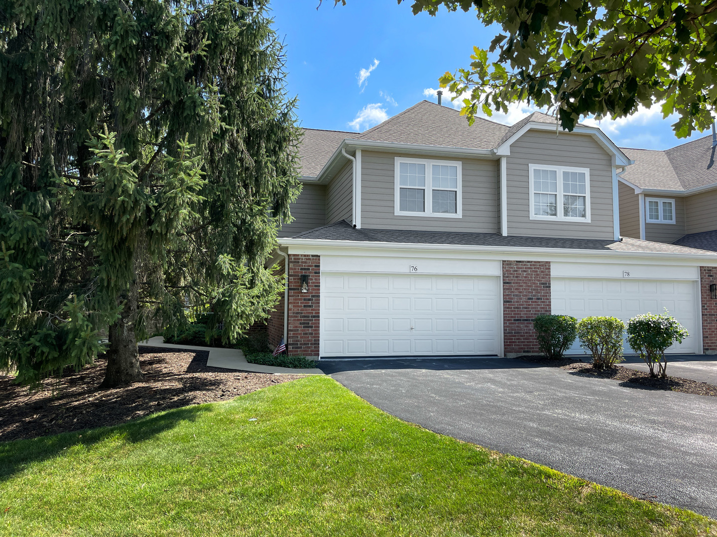 Photo 1 of 31 of 76 Tanglewood Drive 76 townhome