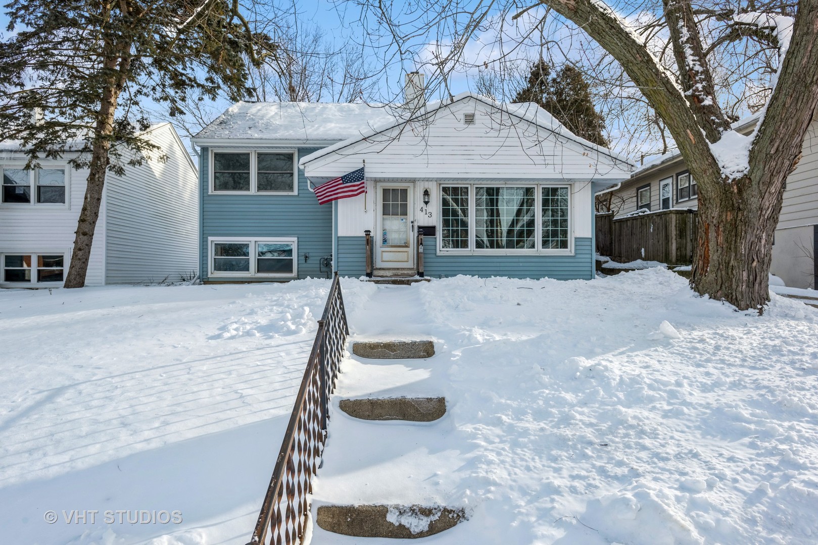 Photo 1 of 13 of 413 Lawrence Avenue house