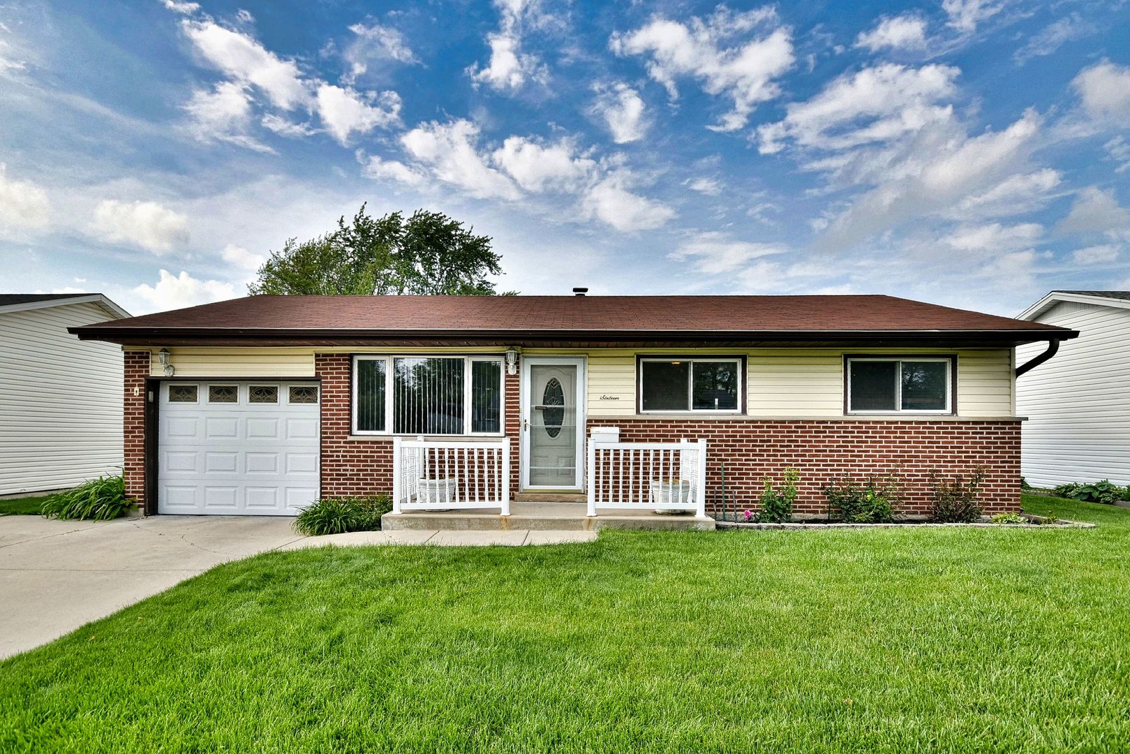 Photo 1 of 22 of 16 E Schubert Avenue house