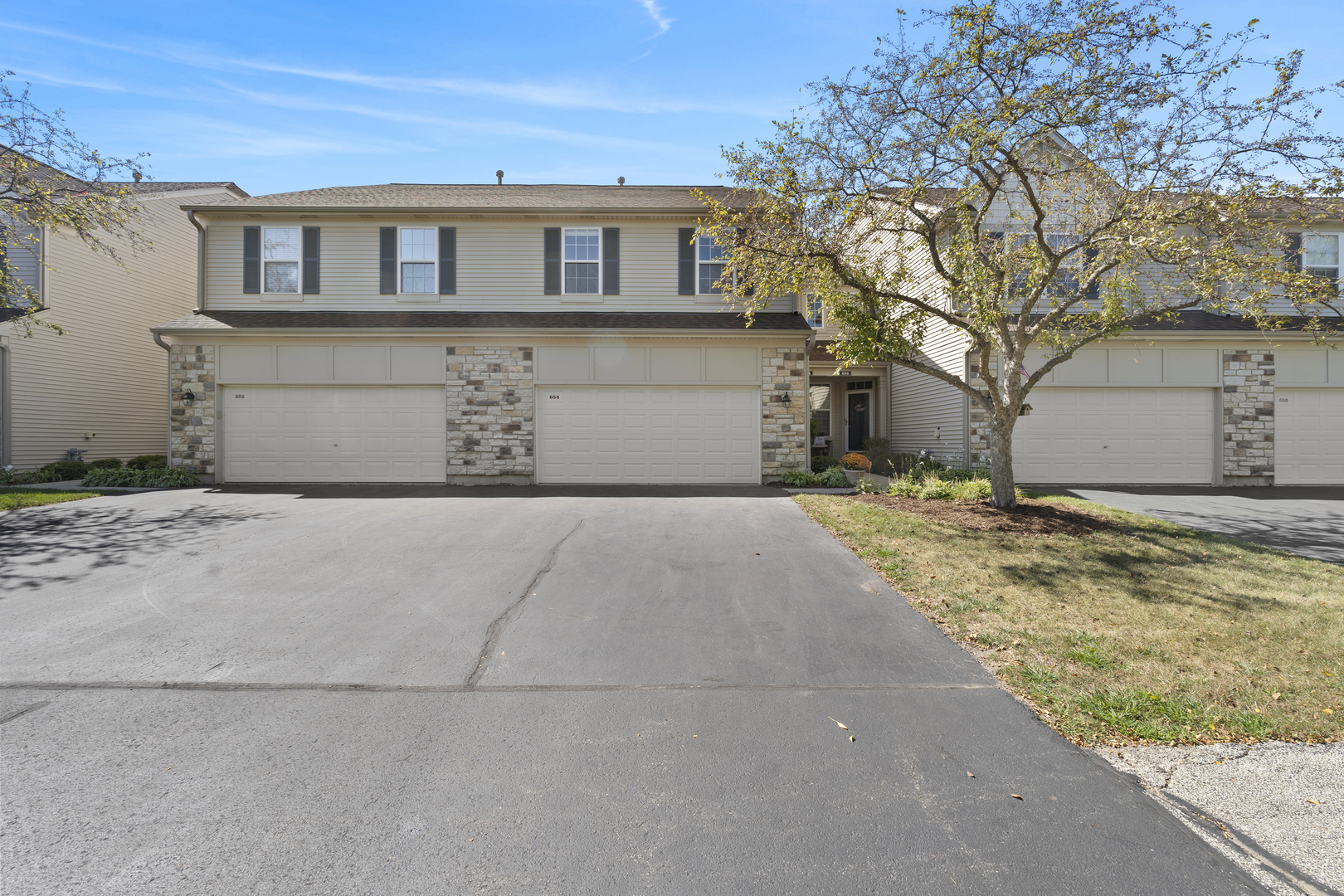 Photo 1 of 24 of 654 Shakespeare Drive townhome