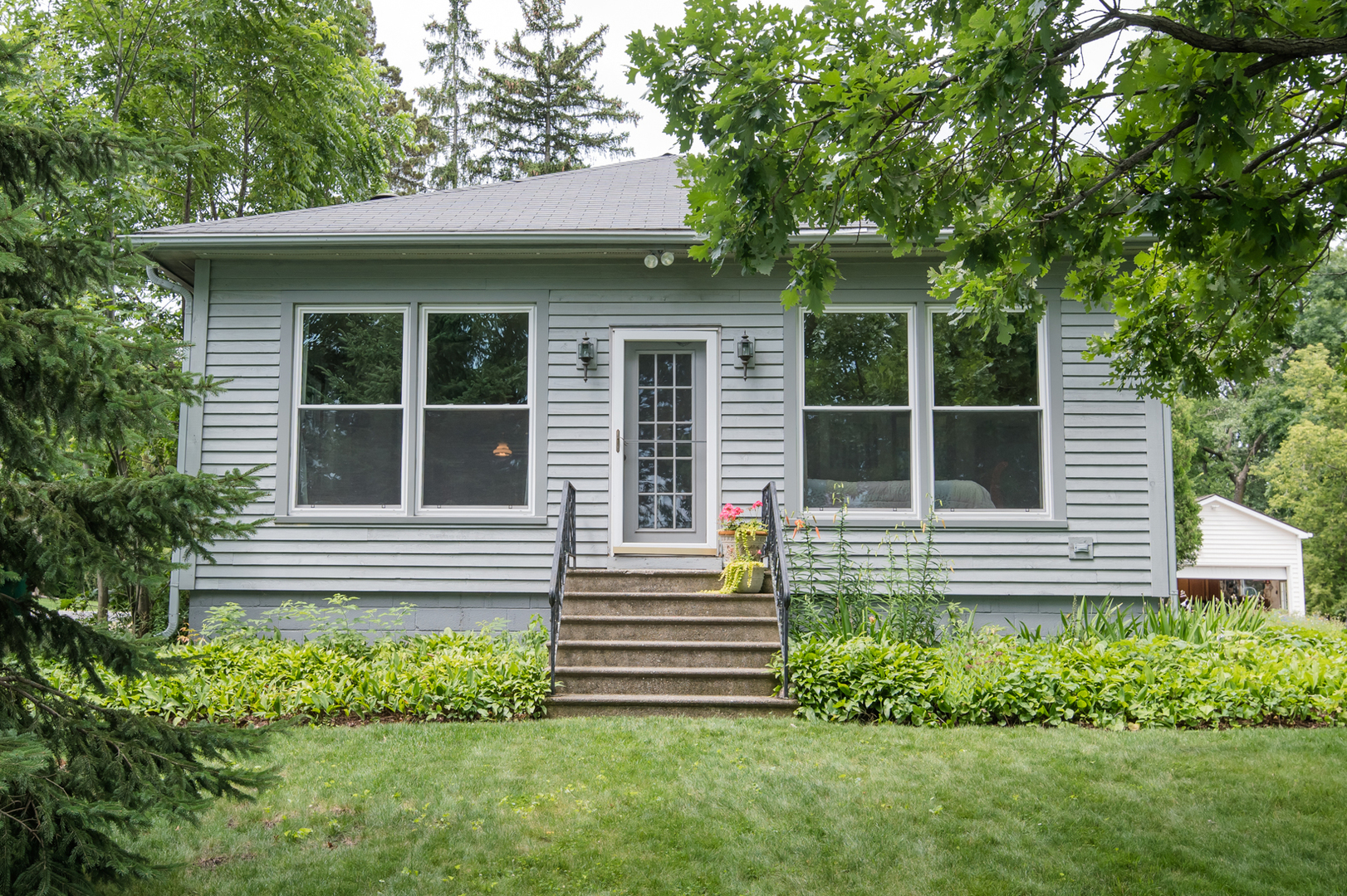 Photo 2 of 36 of 117 BLUFF Avenue house