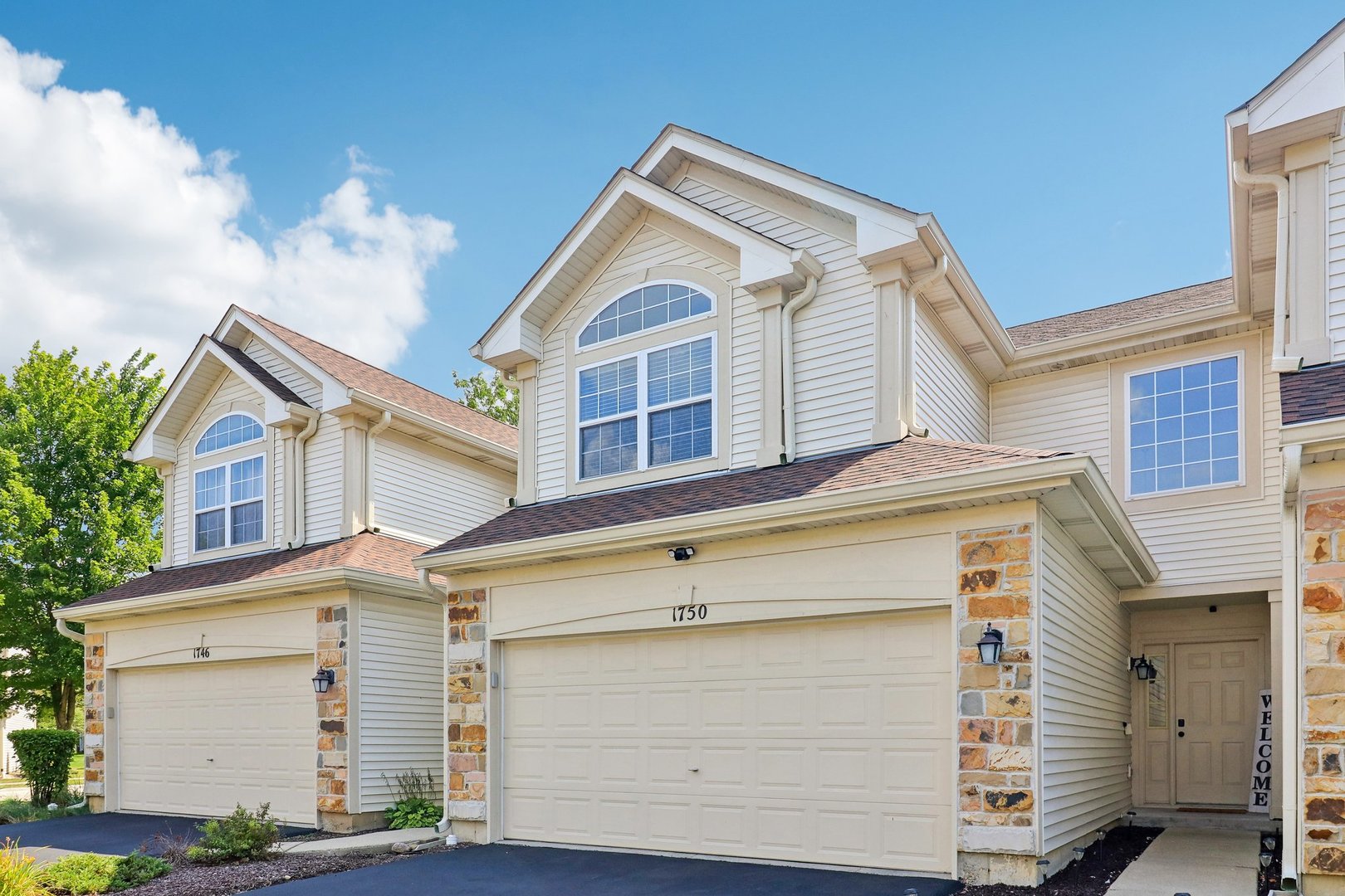 Photo 1 of 34 of 1750 Maplewood Court townhome