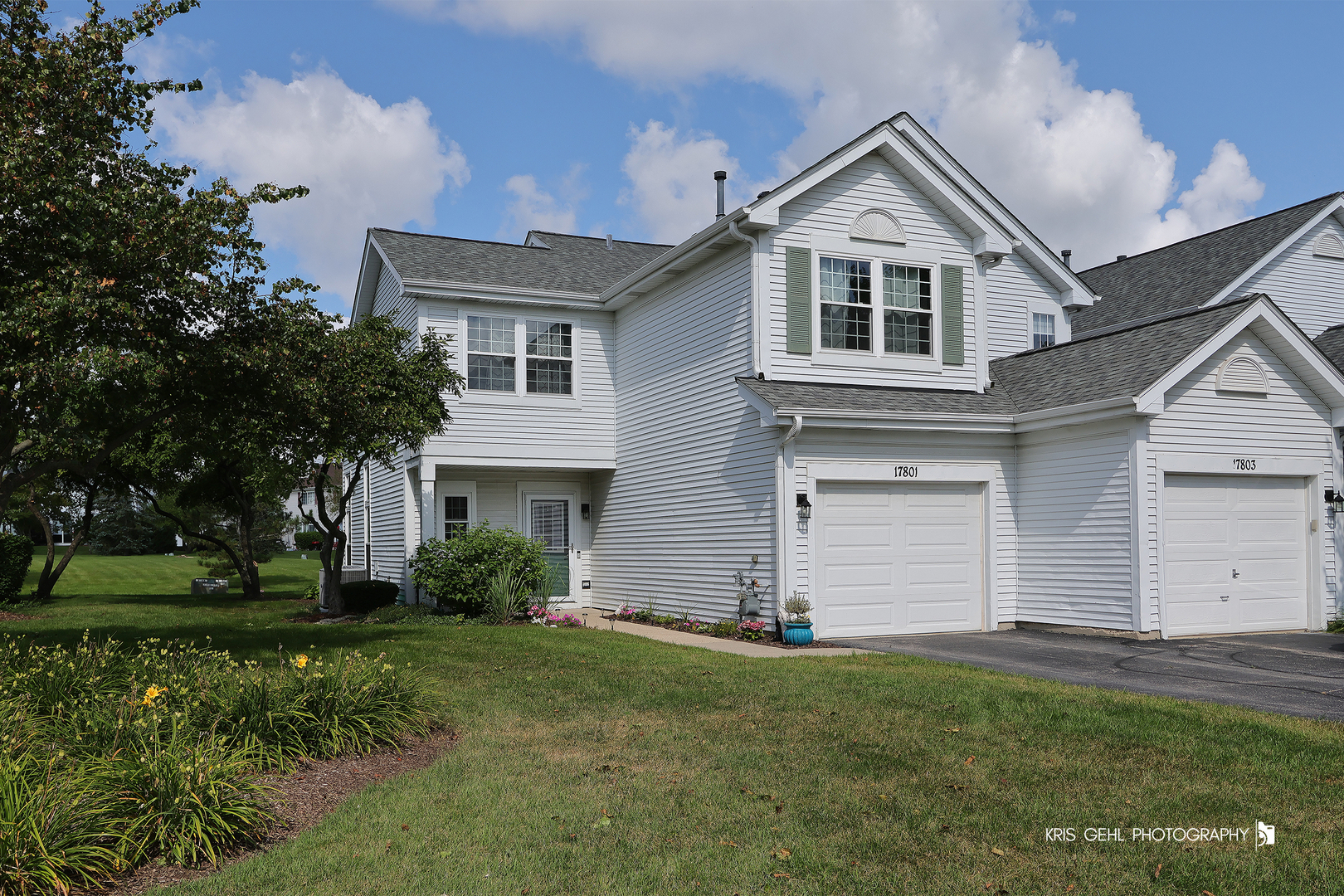 Photo 1 of 25 of 17801 W Braewick Road townhome