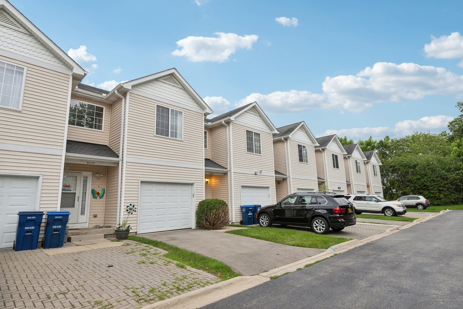 Photo 1 of 29 of 36419 N Hutchins Road townhome