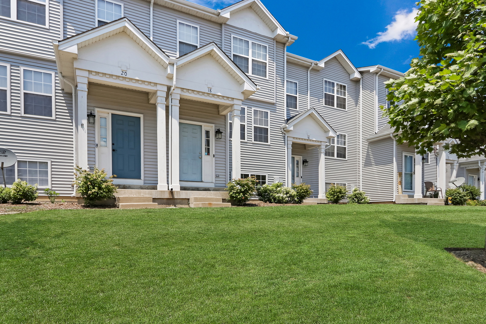 Photo 1 of 23 of 18 W Big Horn Drive townhome