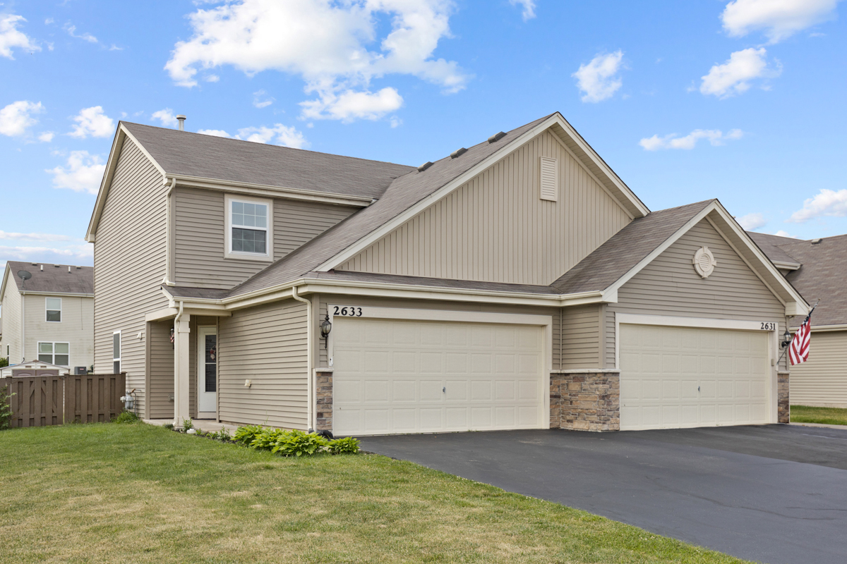 Photo 1 of 18 of 2633 Carlisle Lane townhome