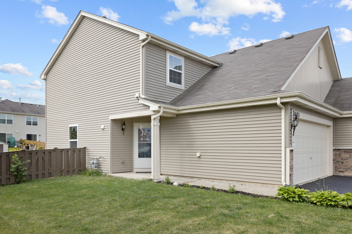 Photo 2 of 18 of 2633 Carlisle Lane townhome