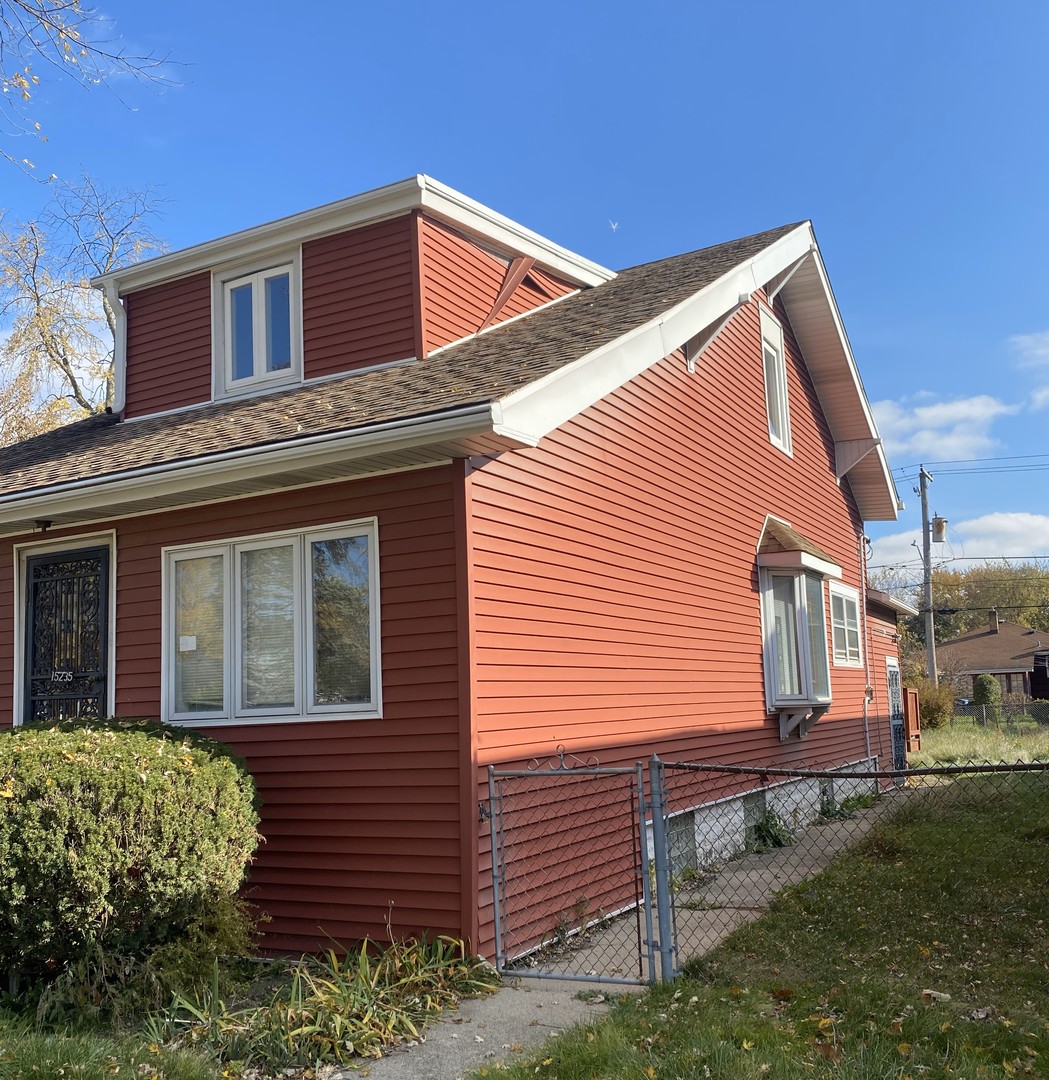 Photo 3 of 21 of 15235 Marshfield Avenue house