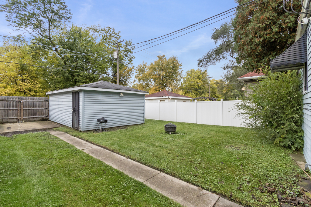 Photo 12 of 15 of 15130 Ashland Avenue house