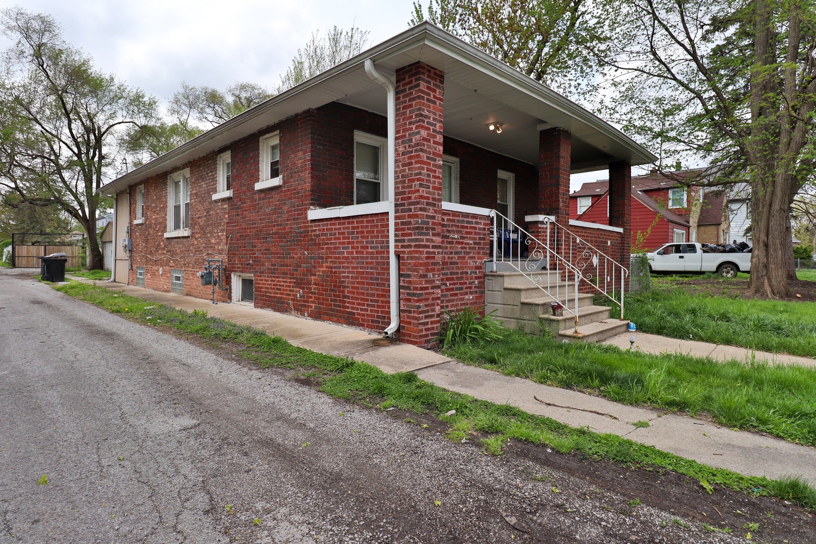 Photo 4 of 51 of 15032 Marshfield Avenue house