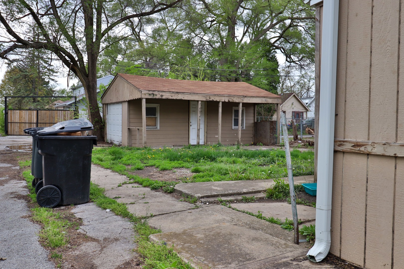 Photo 5 of 51 of 15032 Marshfield Avenue house