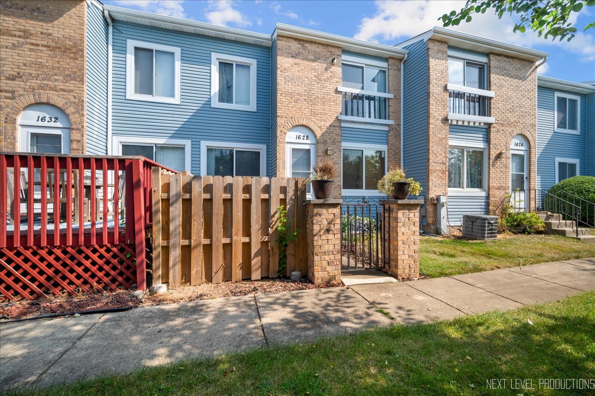 Photo 20 of 21 of 1628 Islandview Court townhome