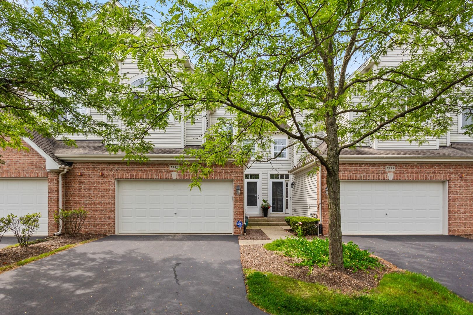 Photo 1 of 30 of 1779 Kelberg Avenue townhome