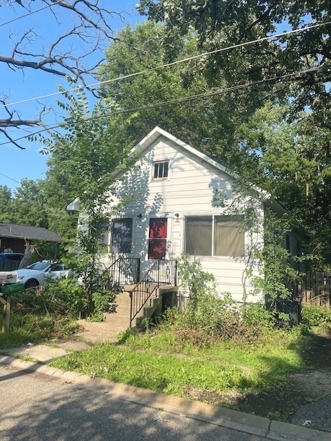 Photo 1 of 3 of 35717 N Grove Avenue house