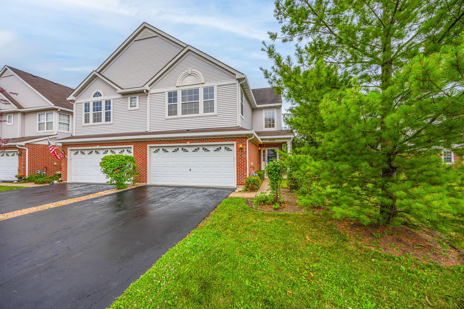 Photo 2 of 37 of 8528 FOXBOROUGH Way townhome