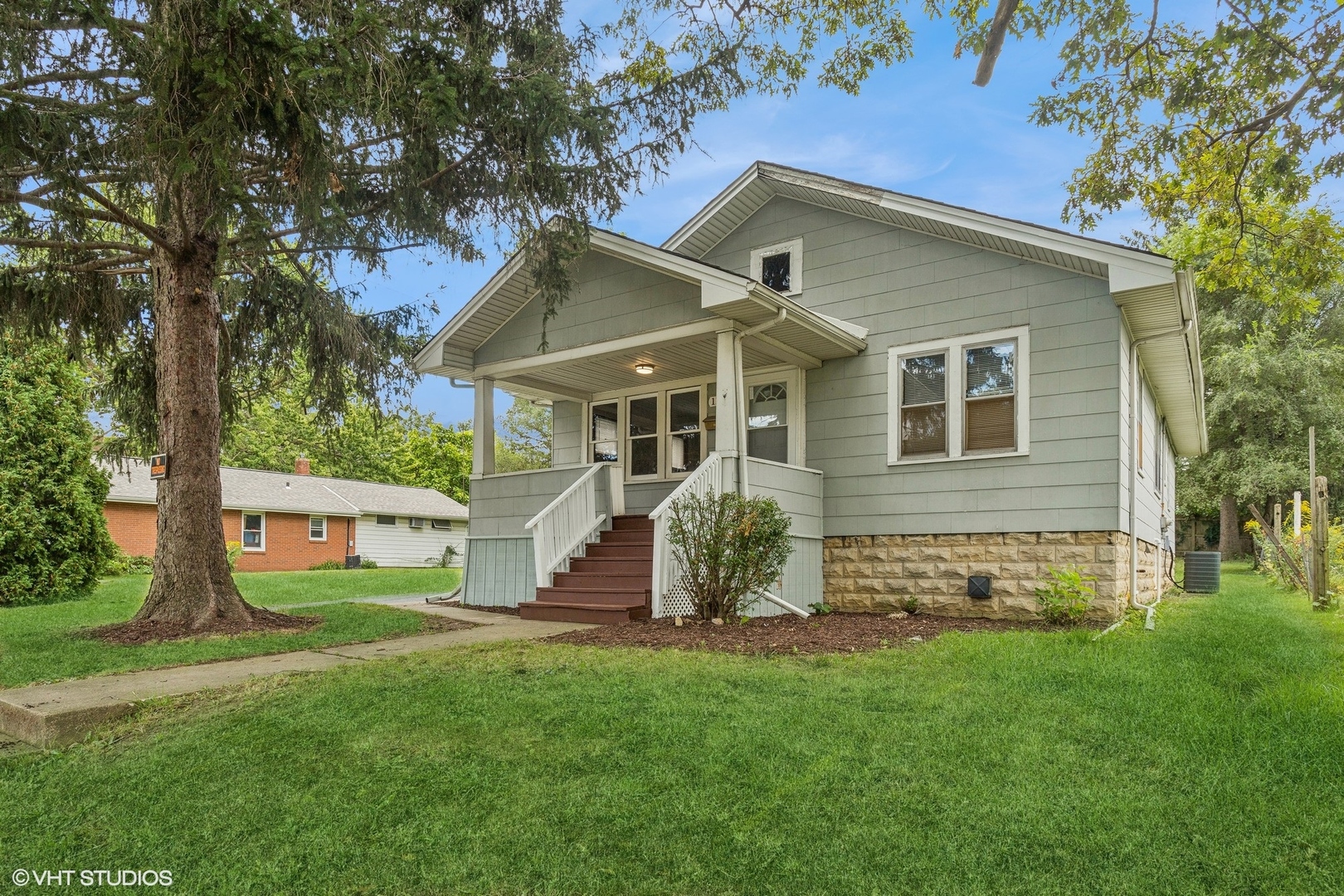 Photo 2 of 15 of 1108 Elgin Avenue house