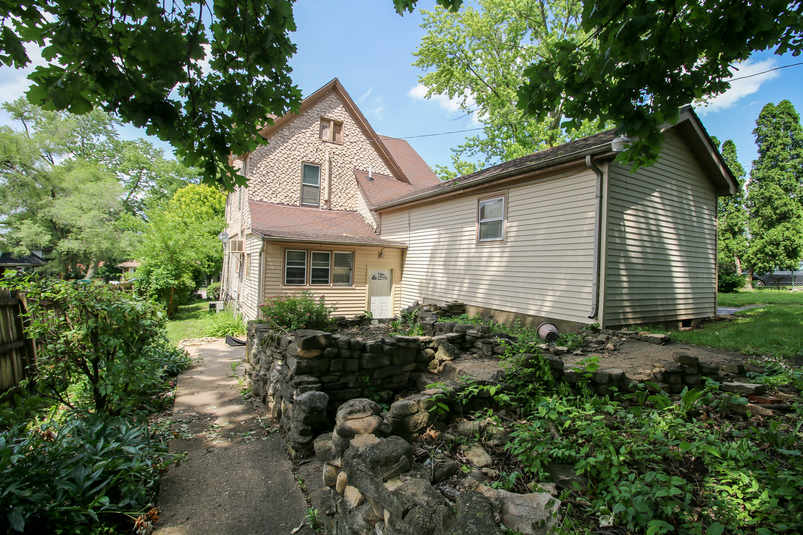 Photo 2 of 39 of 606 4th Avenue house