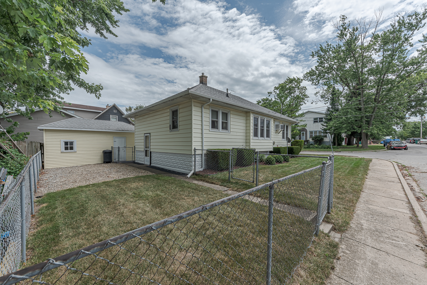 Photo 12 of 13 of 1325 Ridgewood Avenue house