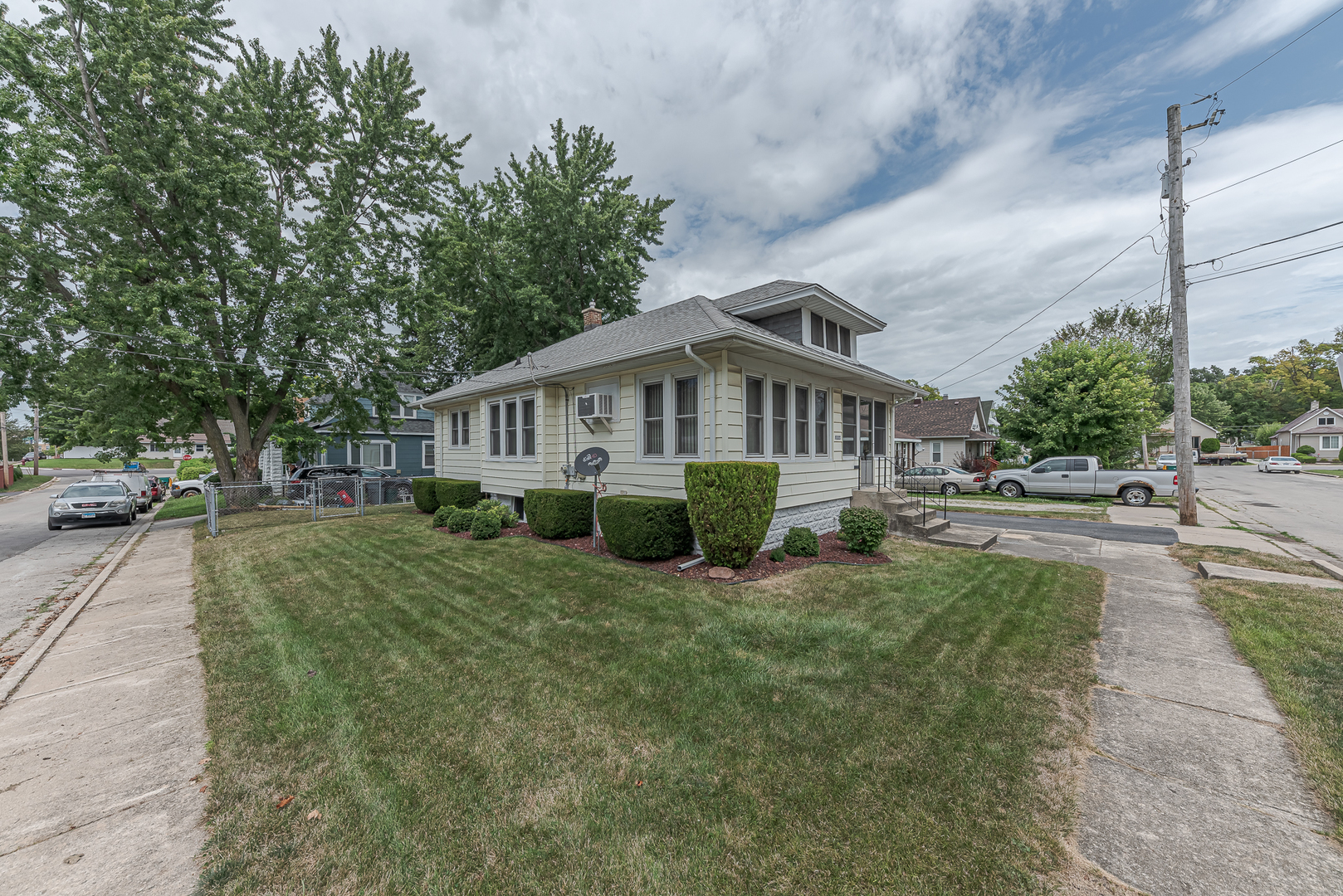 Photo 13 of 13 of 1325 Ridgewood Avenue house