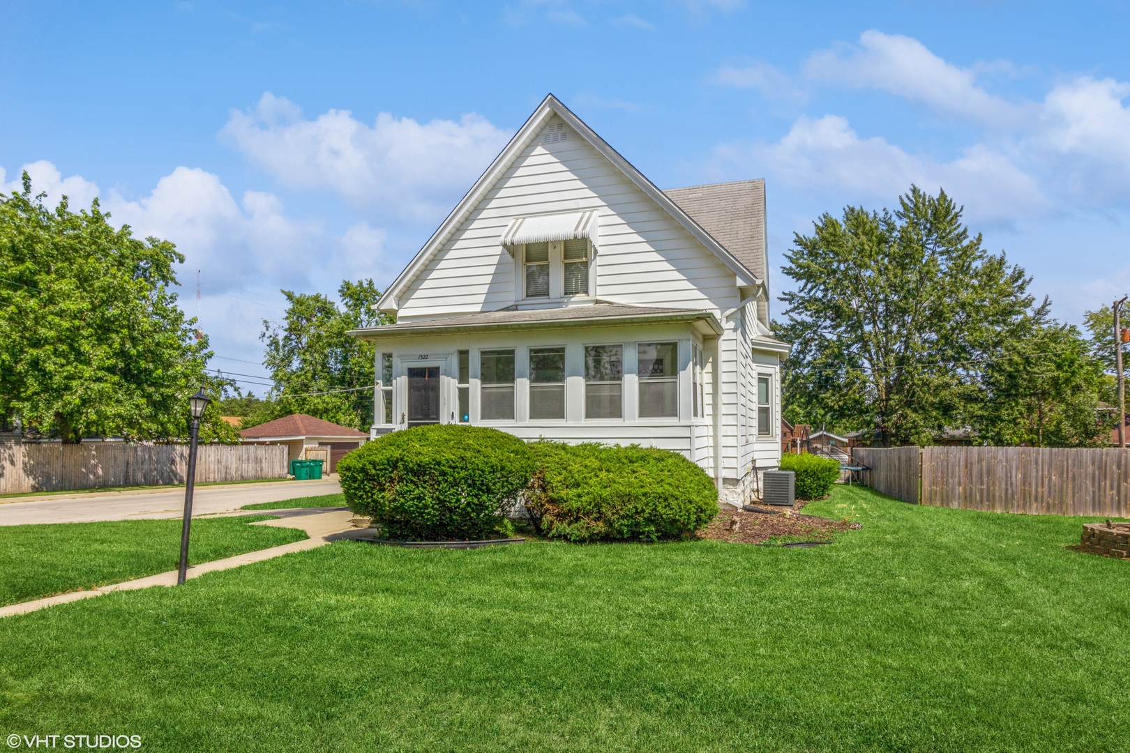 Photo 1 of 17 of 1322 Dearborn Street house