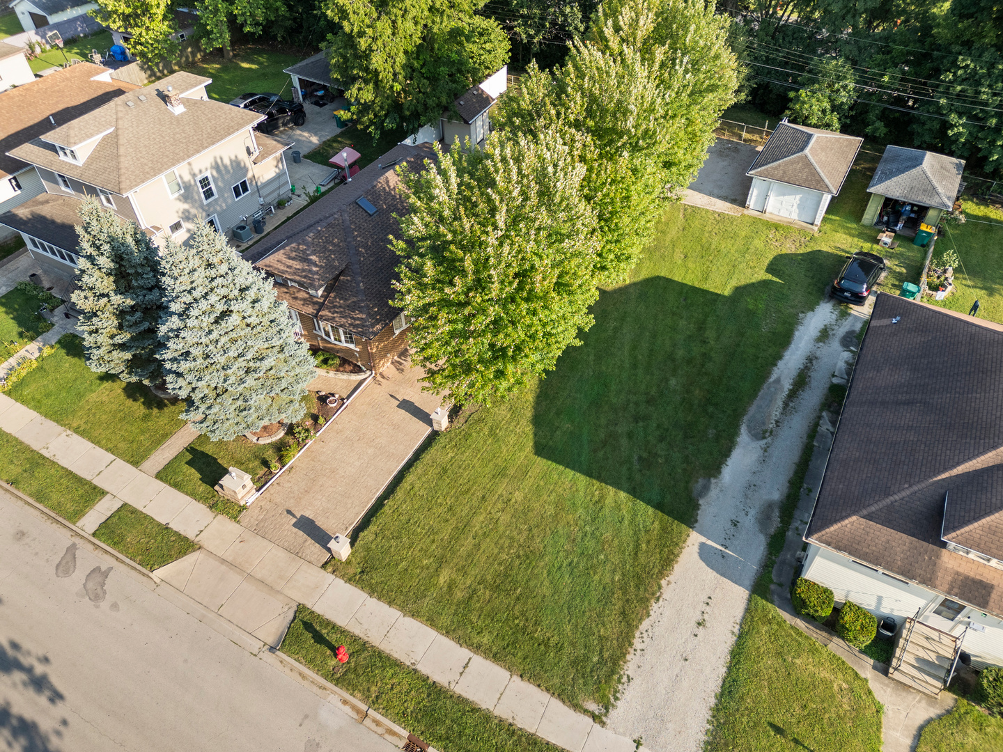 Photo 4 of 29 of 904 Cochrane Avenue house