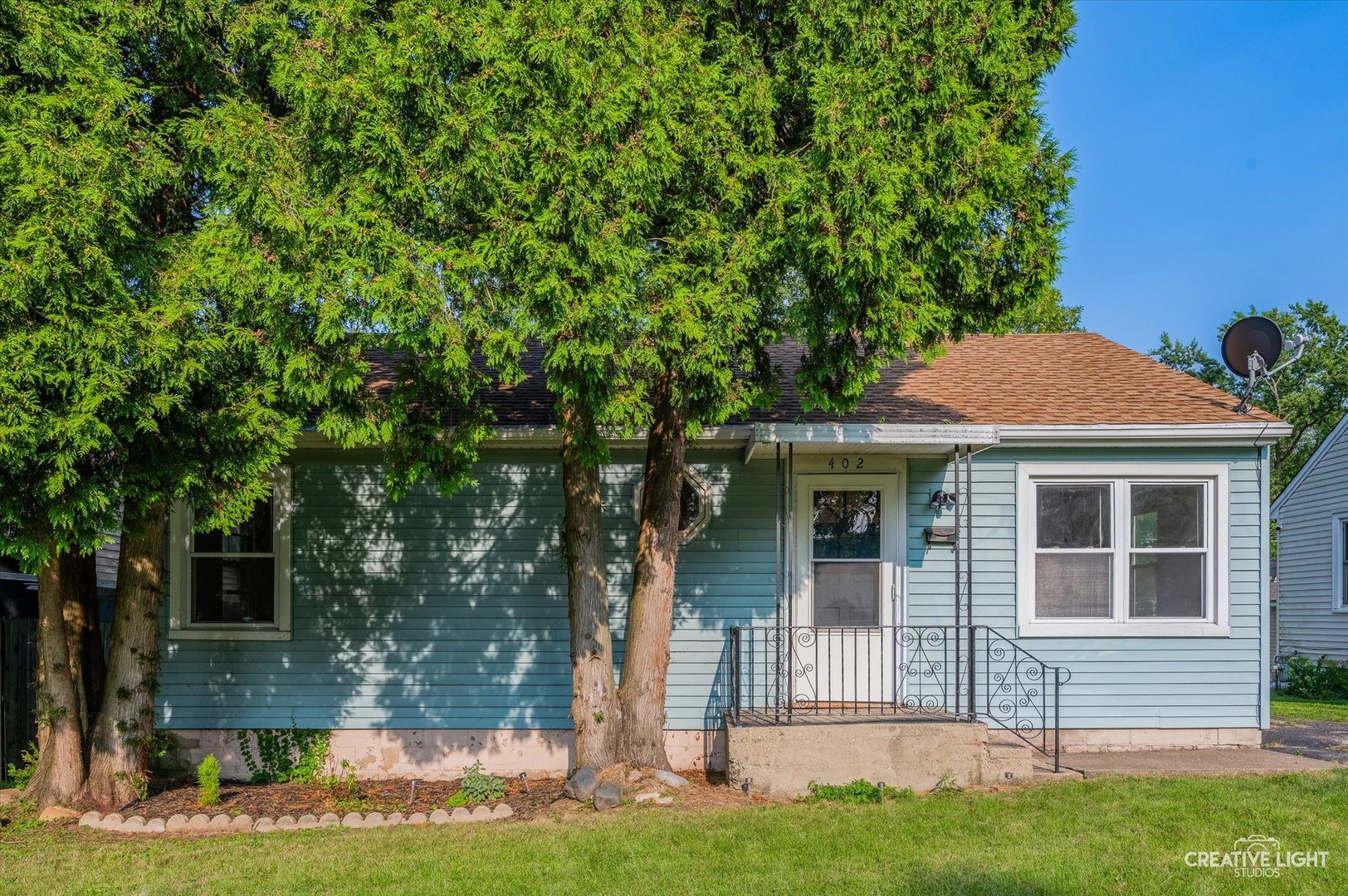 Photo 3 of 16 of 402 S Hebbard Street house