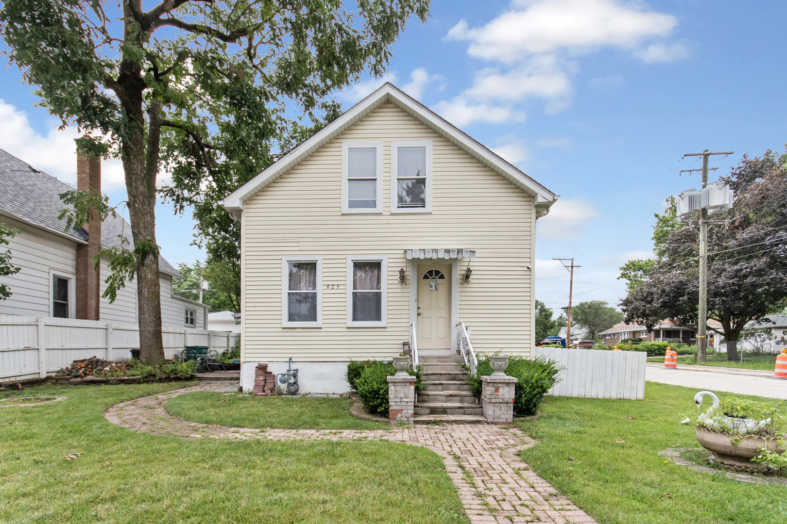 Photo 1 of 15 of 925 Cora Street house