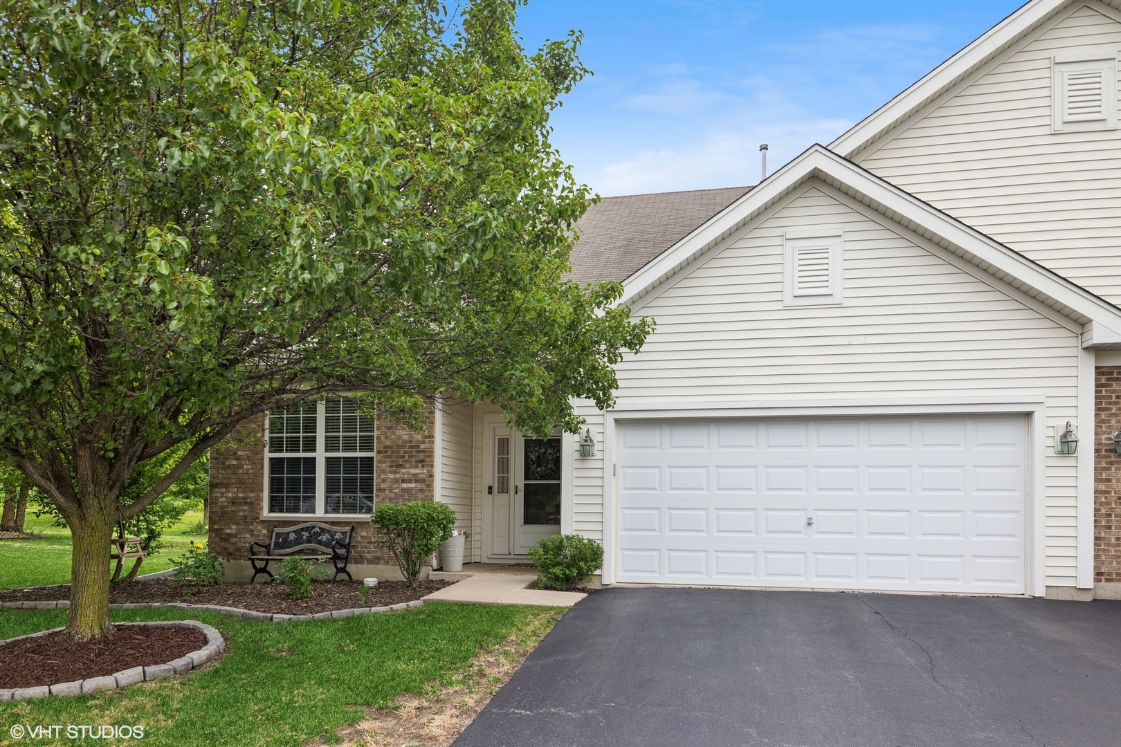 Photo 1 of 17 of 2214 Woodview Avenue townhome