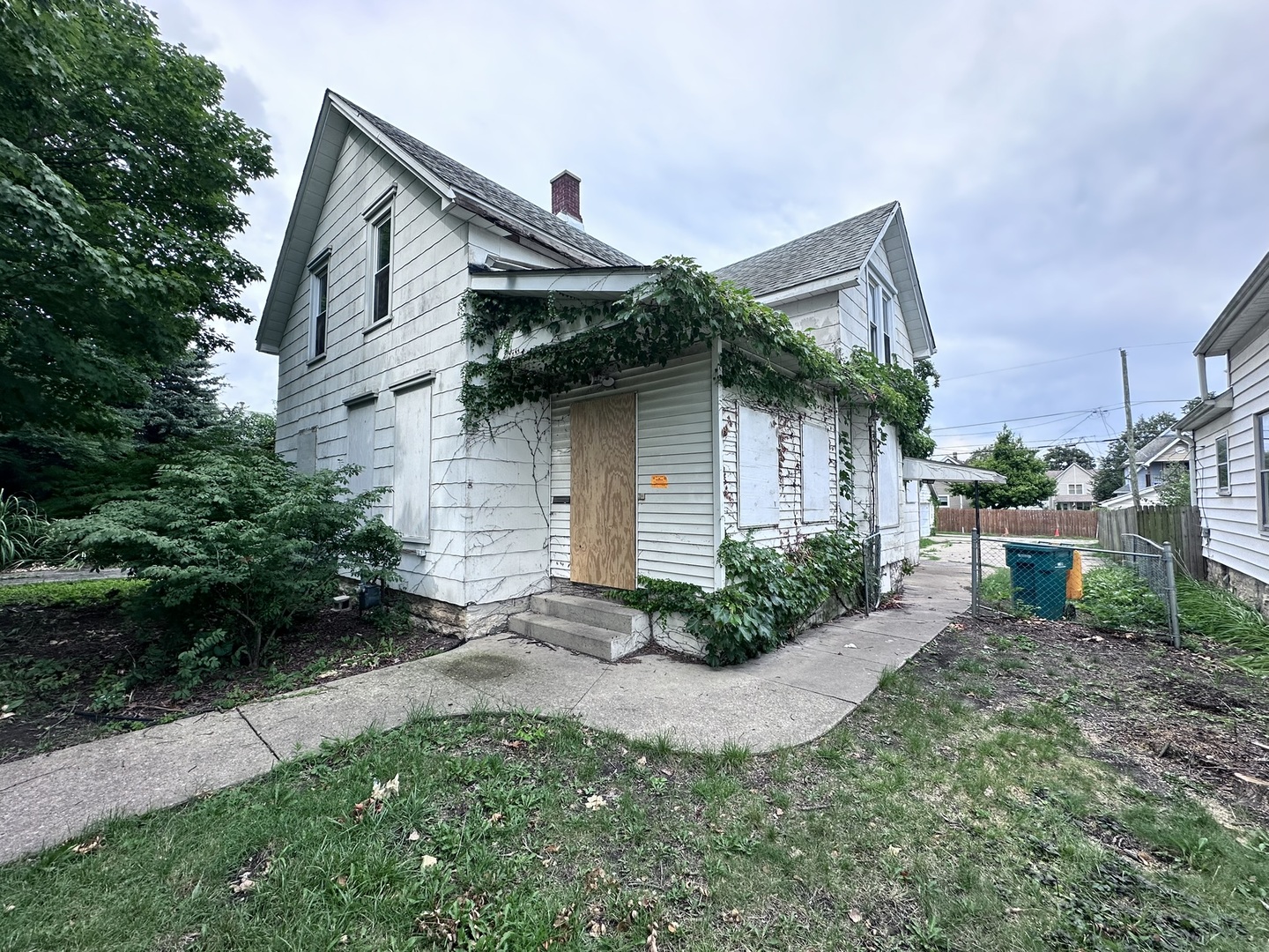 Photo 1 of 4 of 904 N Center Street house