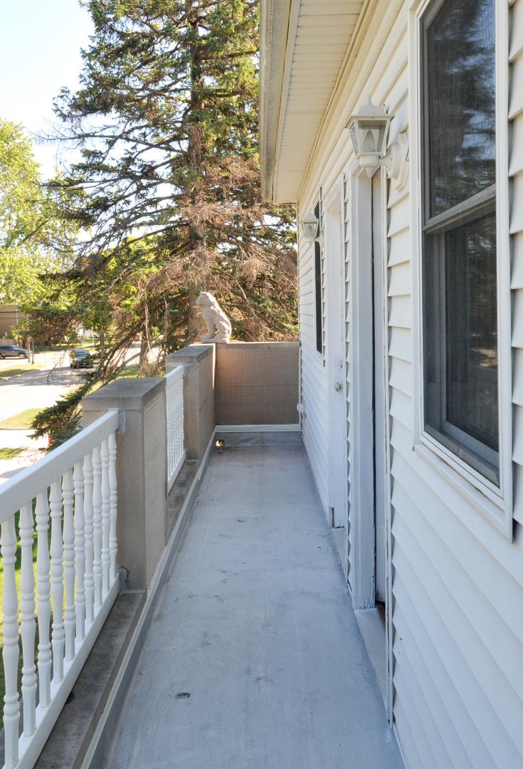 Photo 2 of 25 of 1116 Ostrander Avenue house