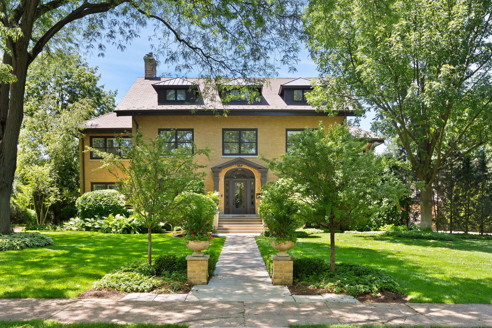 Photo 1 of 52 of 200 S Stone Avenue house