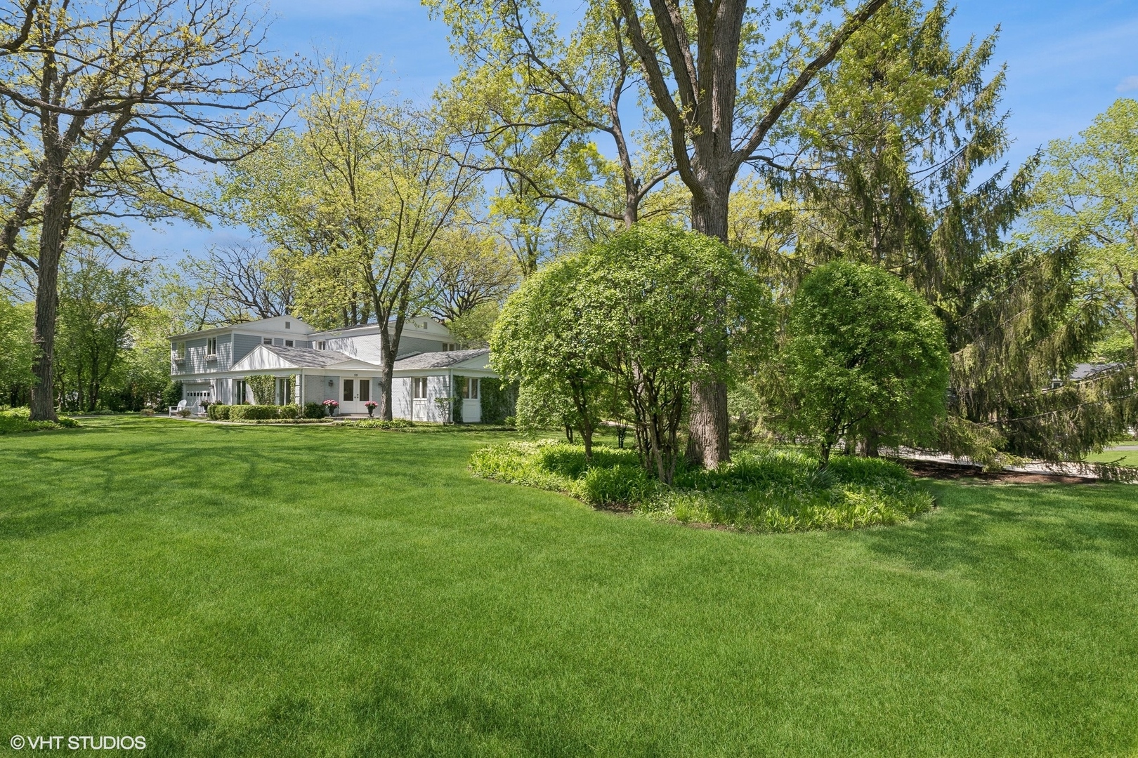 Photo 3 of 35 of 26 E Louis Avenue house