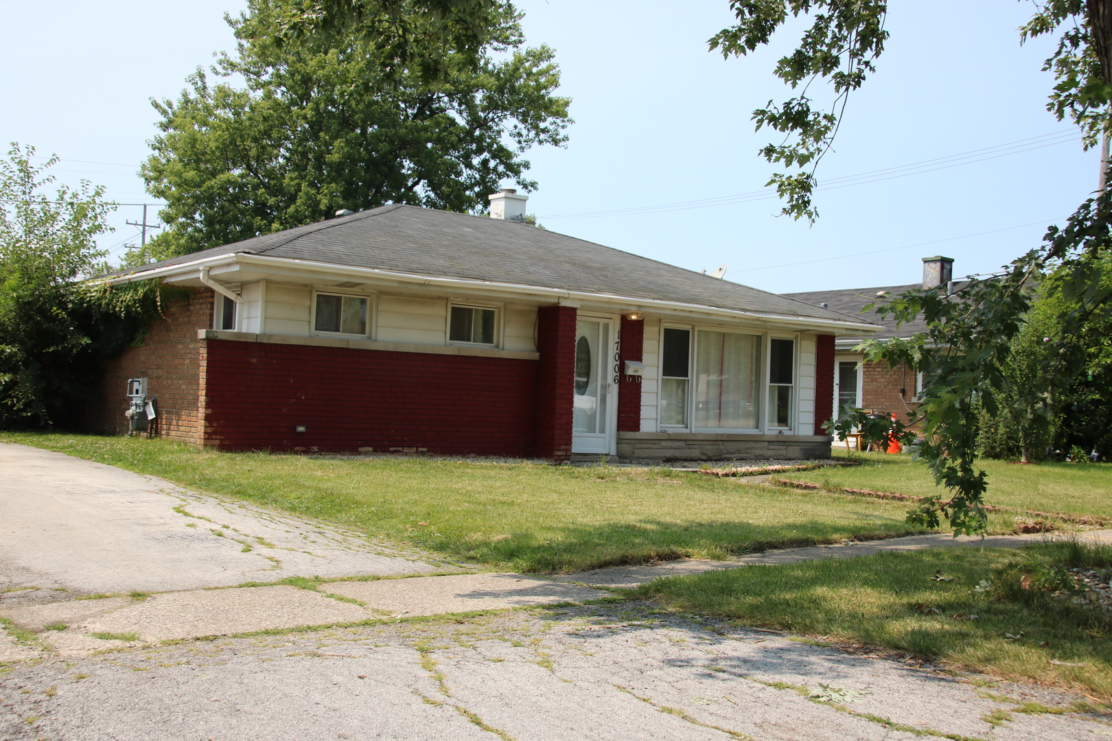 Photo 2 of 25 of 17006 Park Avenue house