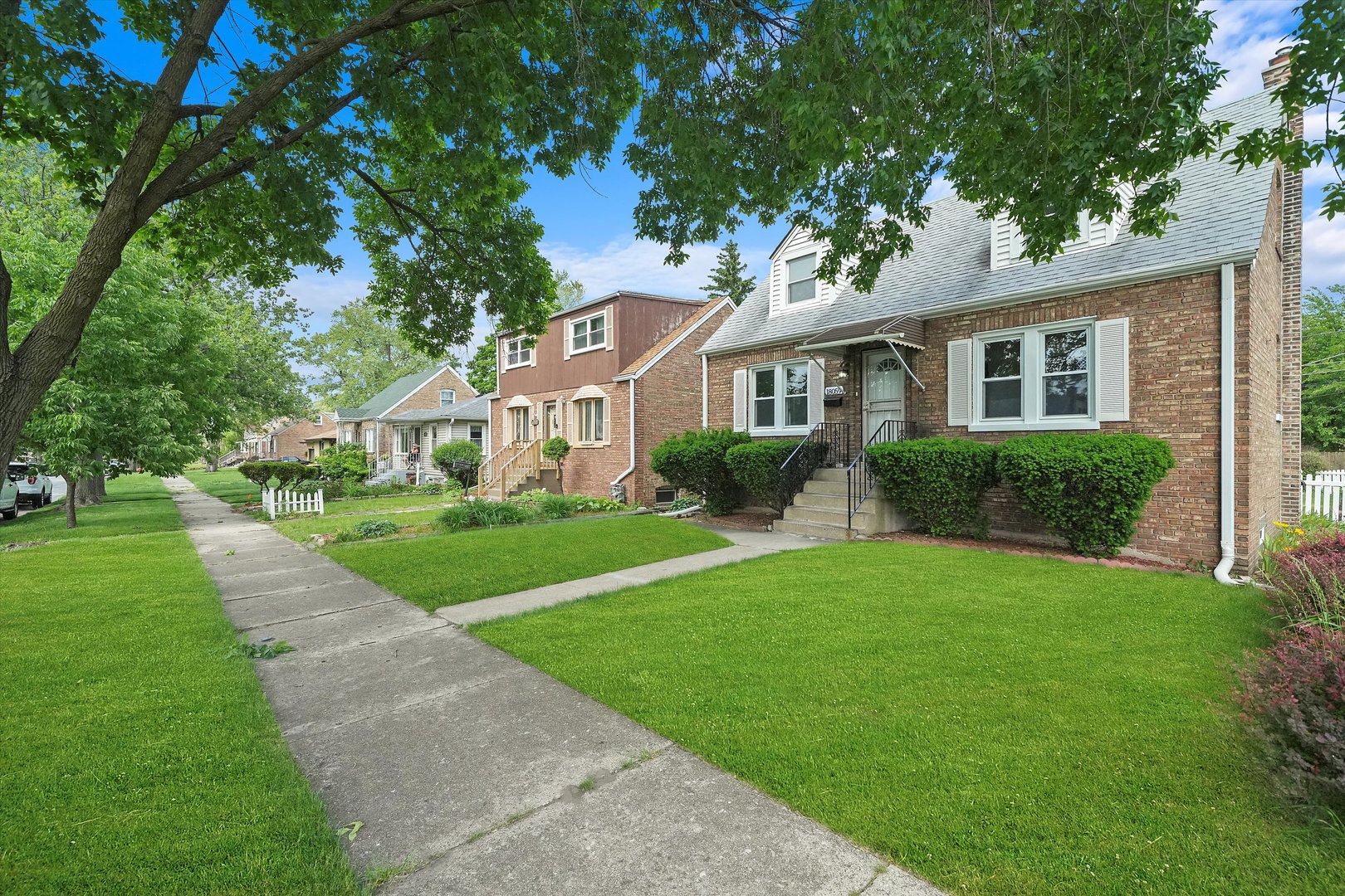 Photo 4 of 41 of 18059 Oakwood Avenue house