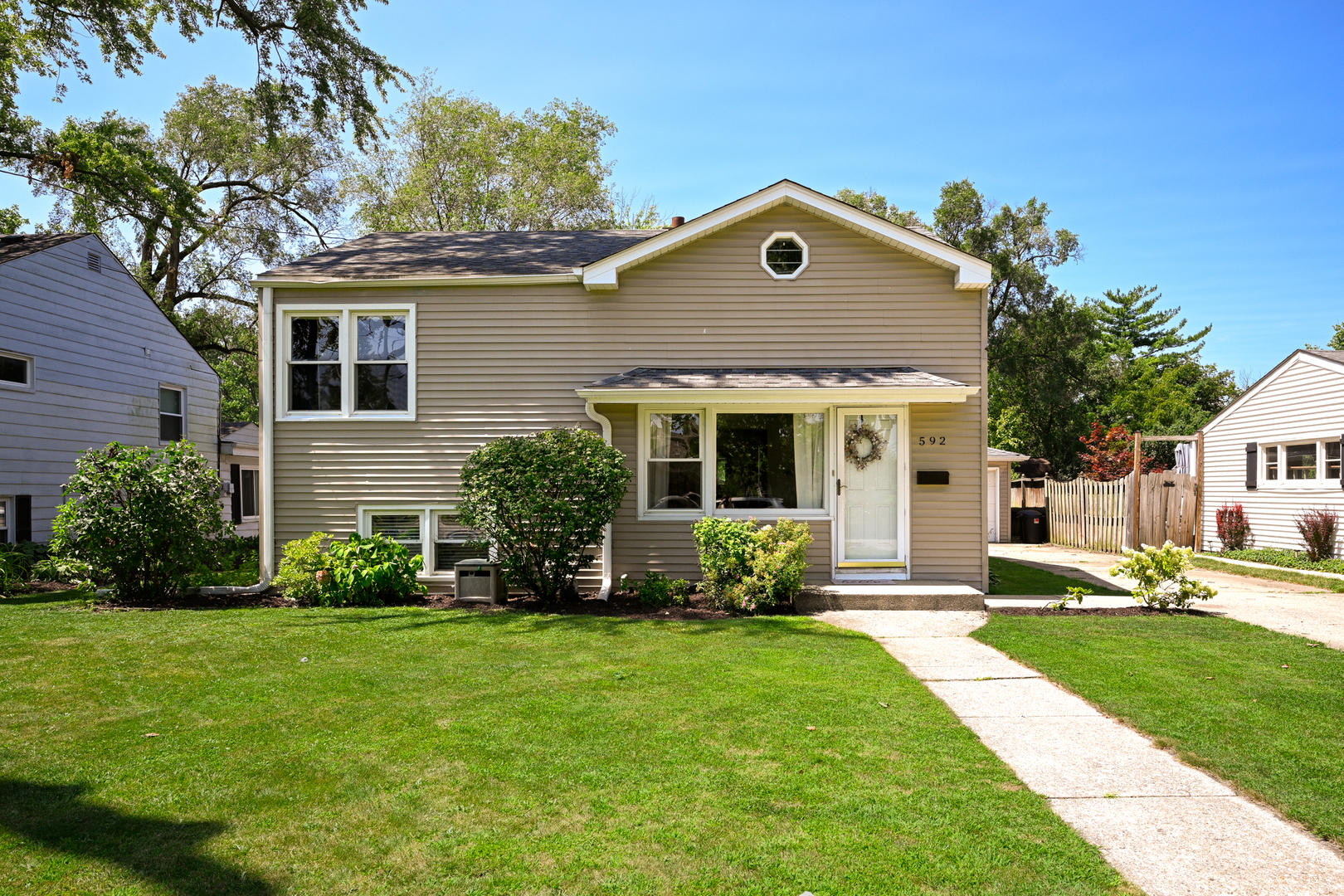 Photo 1 of 26 of 592 S Edson Avenue house