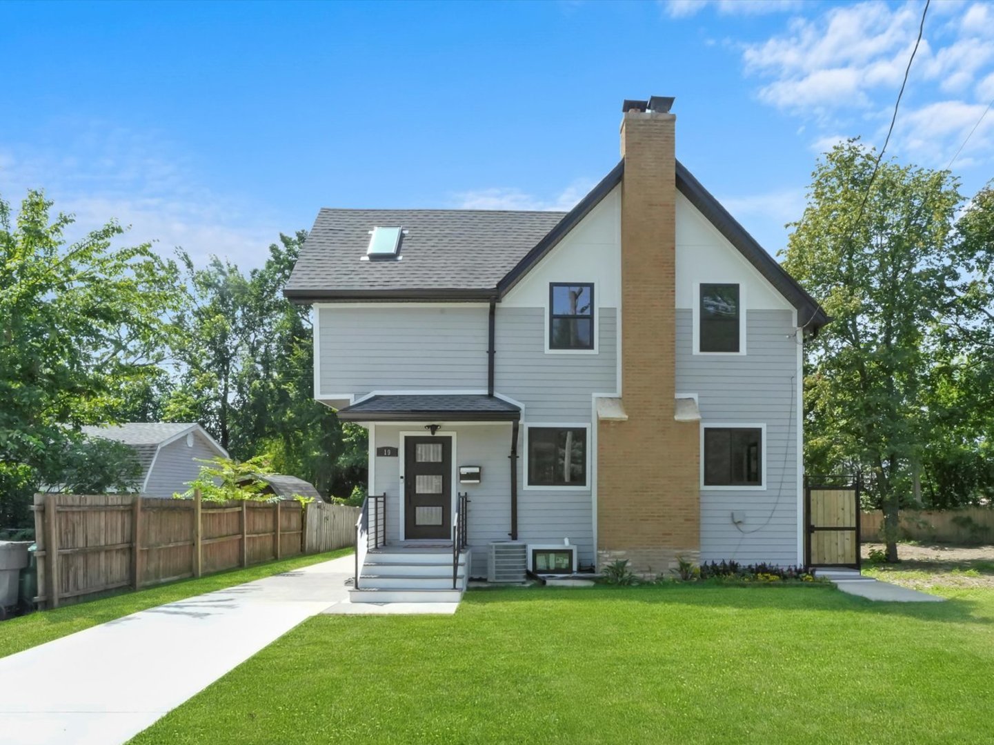 Photo 1 of 47 of 19 E Prairie Avenue house