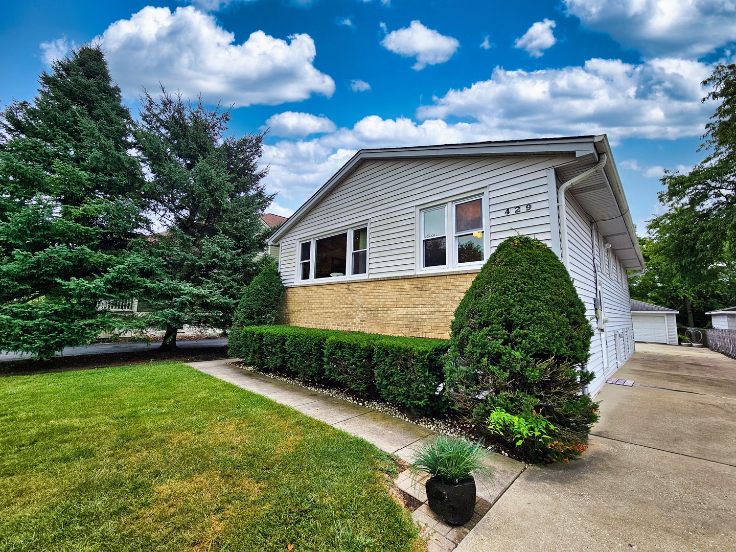 Photo 1 of 42 of 429 W Greenfield Avenue house