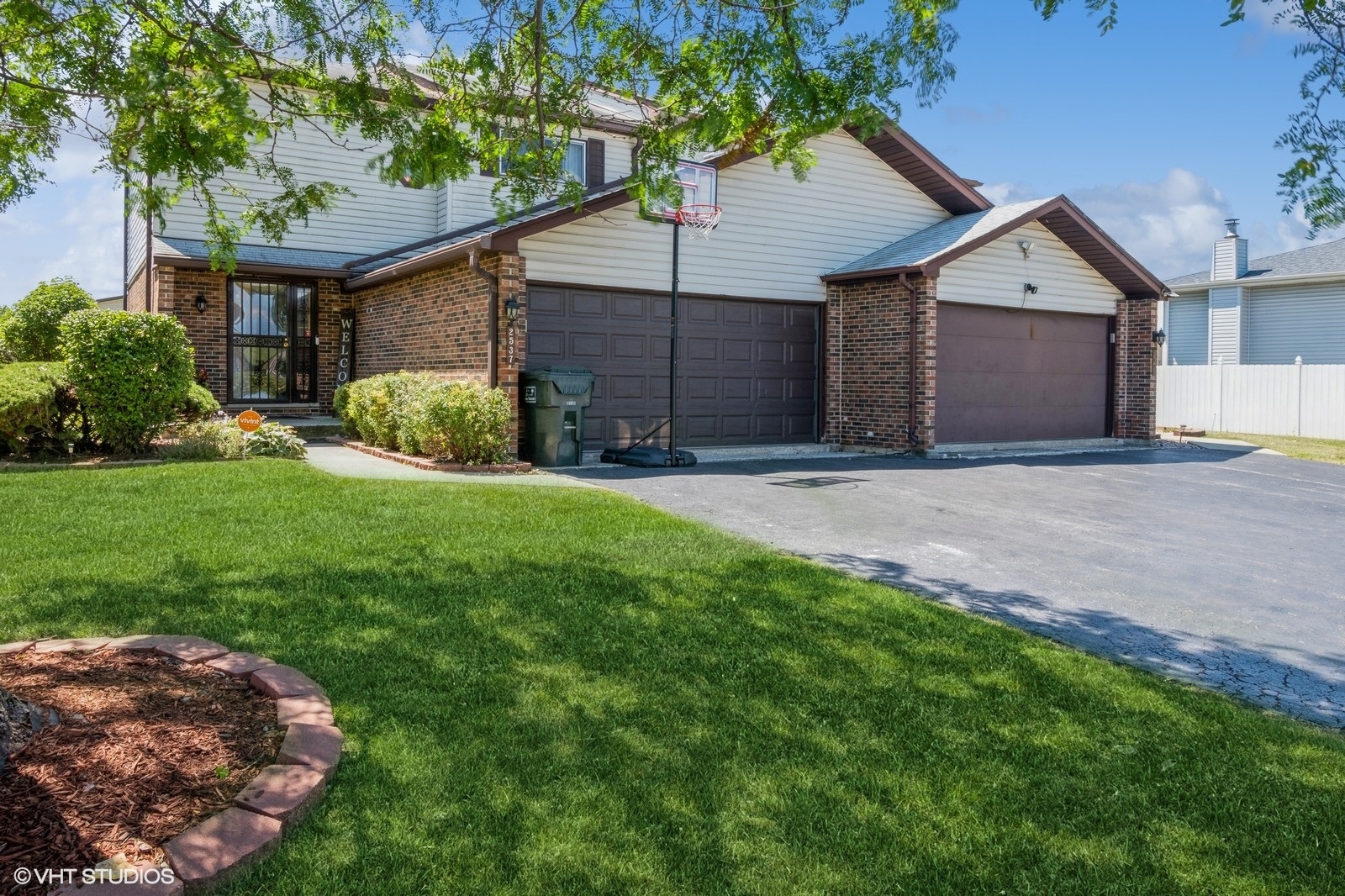 Photo 1 of 16 of 2537 Lake Shore Drive townhome