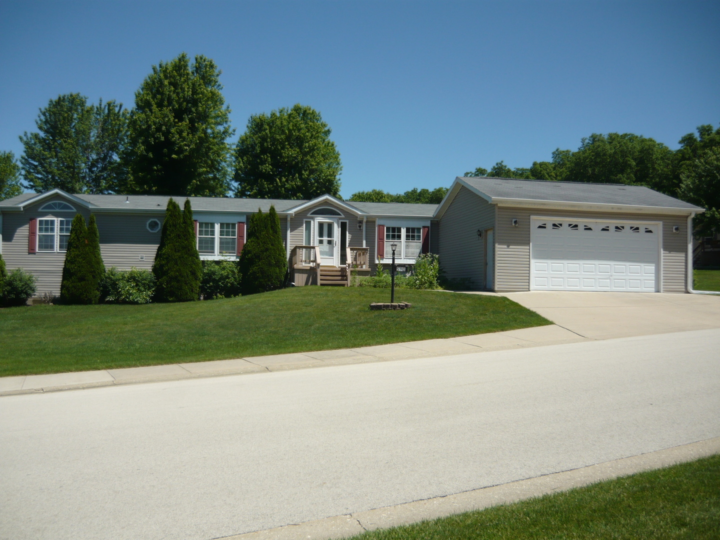 Photo 1 of 1 of 5740 BUTTERNUT Drive mobile home