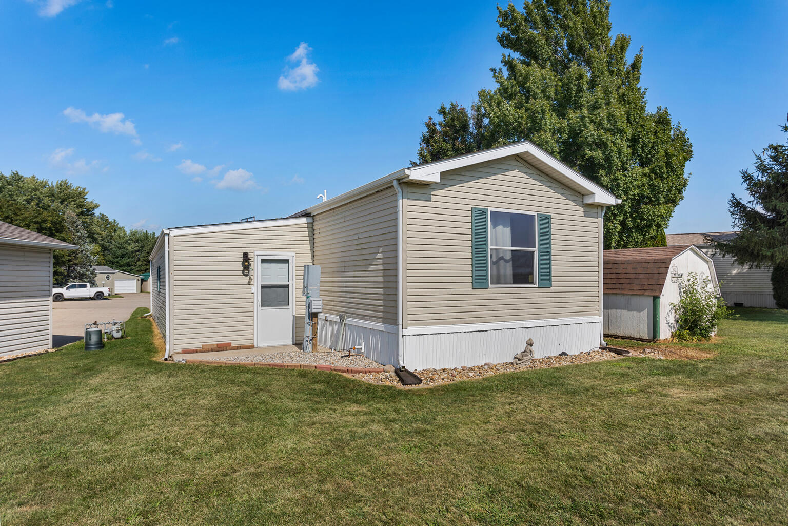 Photo 2 of 23 of 632 Williamson Court mobile home