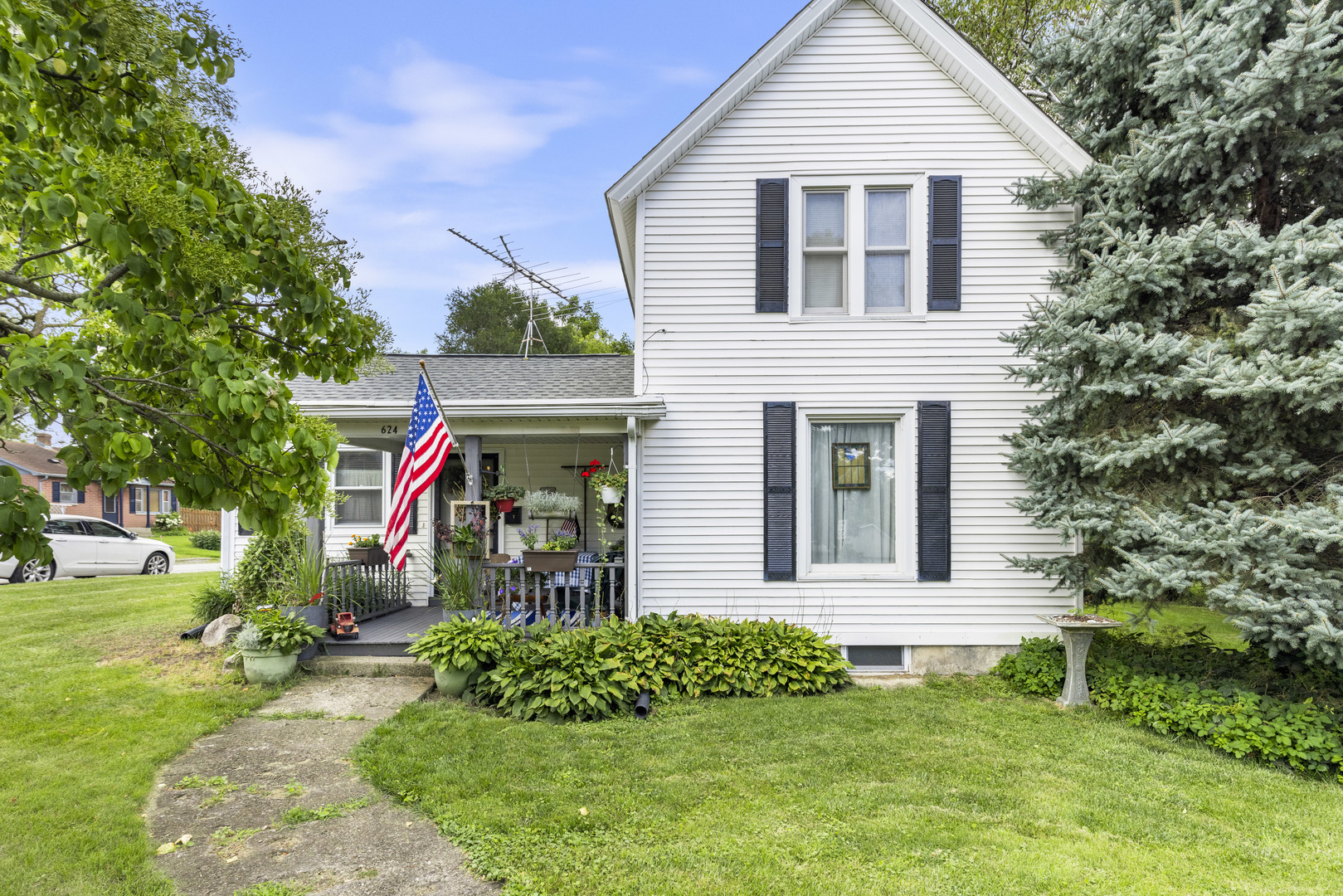 Photo 2 of 19 of 624 S State Street house