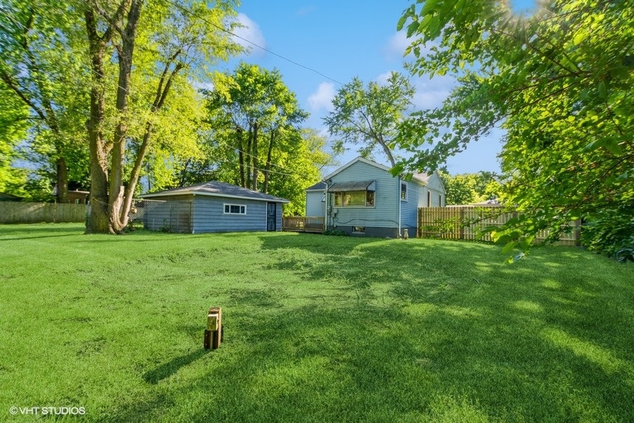 Photo 14 of 17 of 16031 Sawyer Avenue house