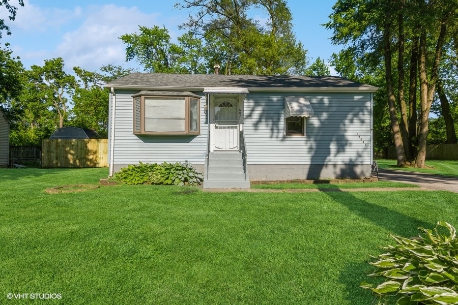 Photo 2 of 17 of 16031 Sawyer Avenue house