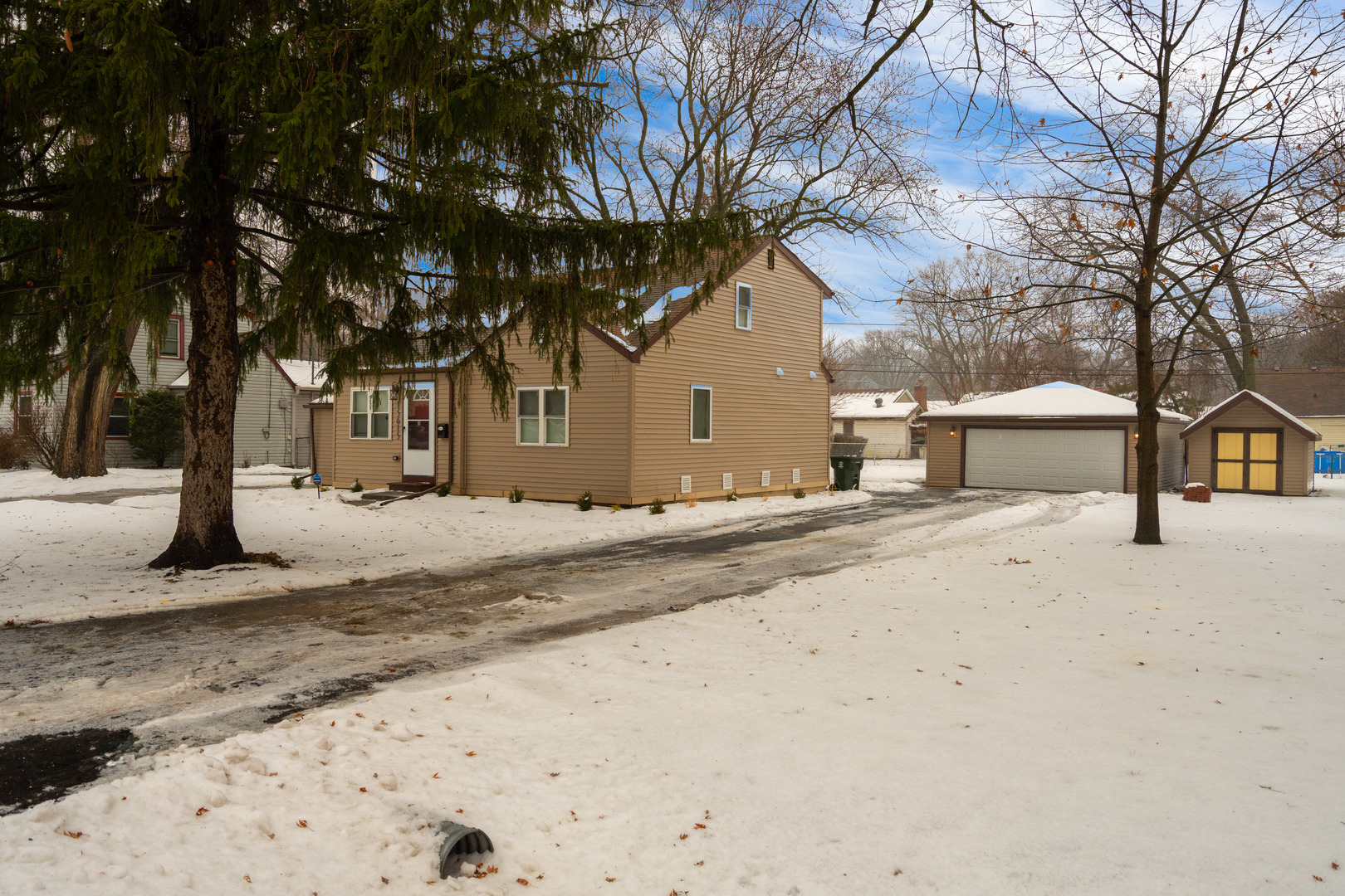 Photo 2 of 24 of 15615 Ridgeway Avenue house