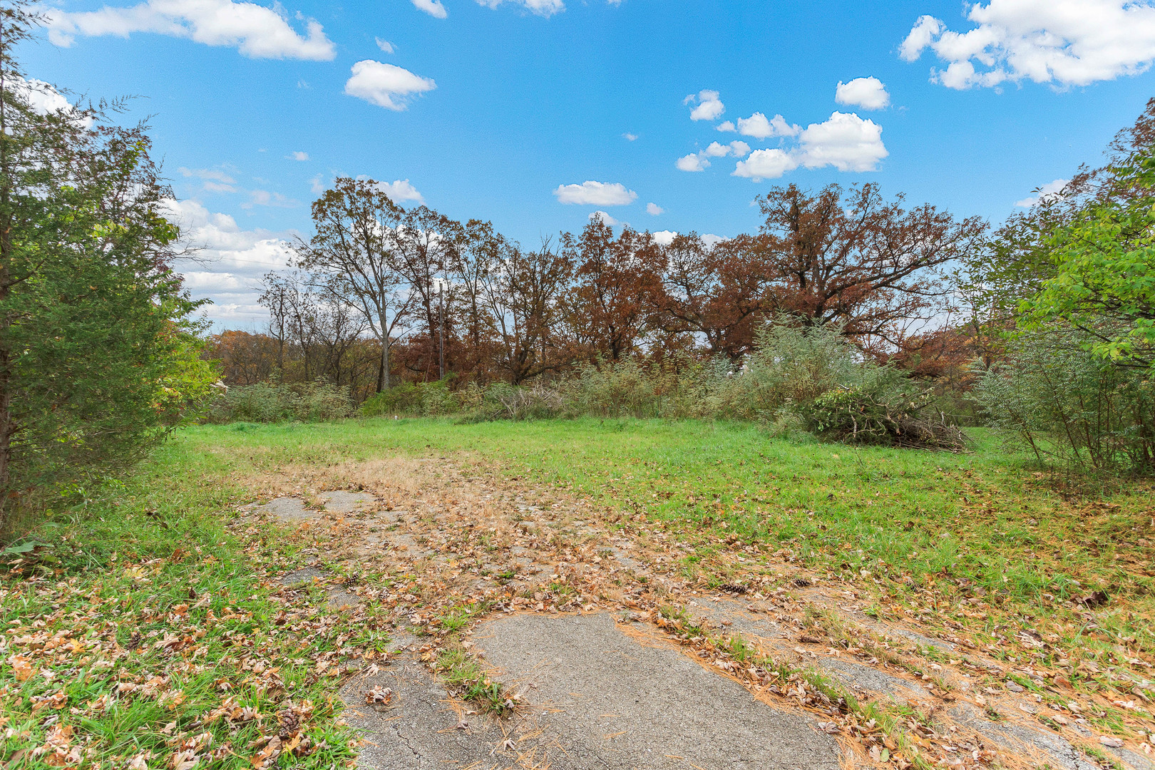 Photo 2 of 3 of 801 Bratton Avenue land