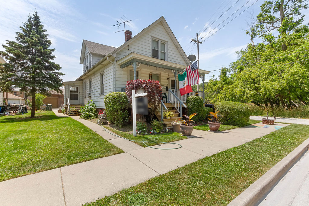 Photo 1 of 25 of 6427 ELM Street house