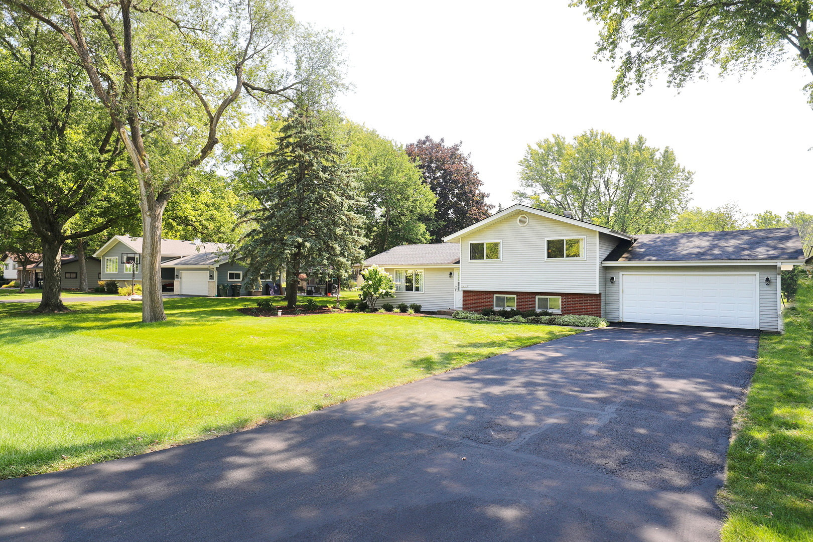 Photo 4 of 55 of 28W165 87th Street house